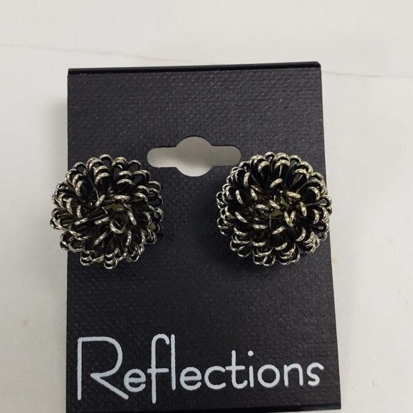 Women's Stunning Gun Metal Pine Cone Stud Earrings - Stylish & Elegant, 0.5-inch - Picture 5 of 7